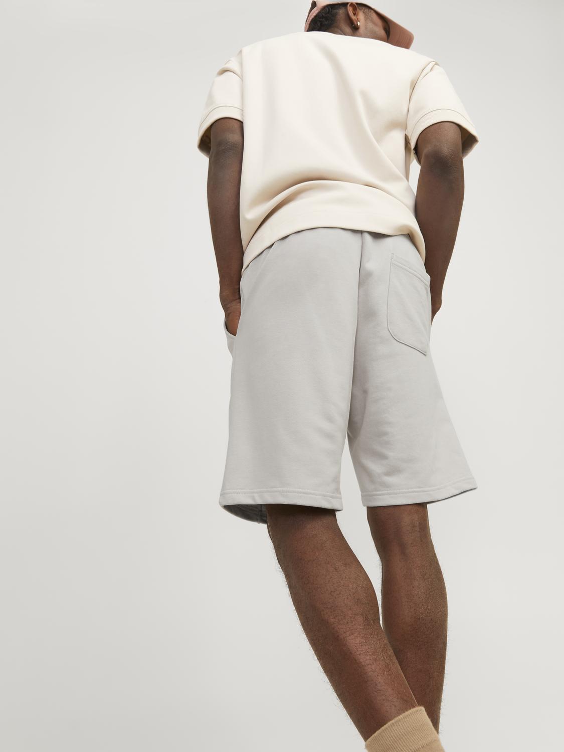 model_shot-creative