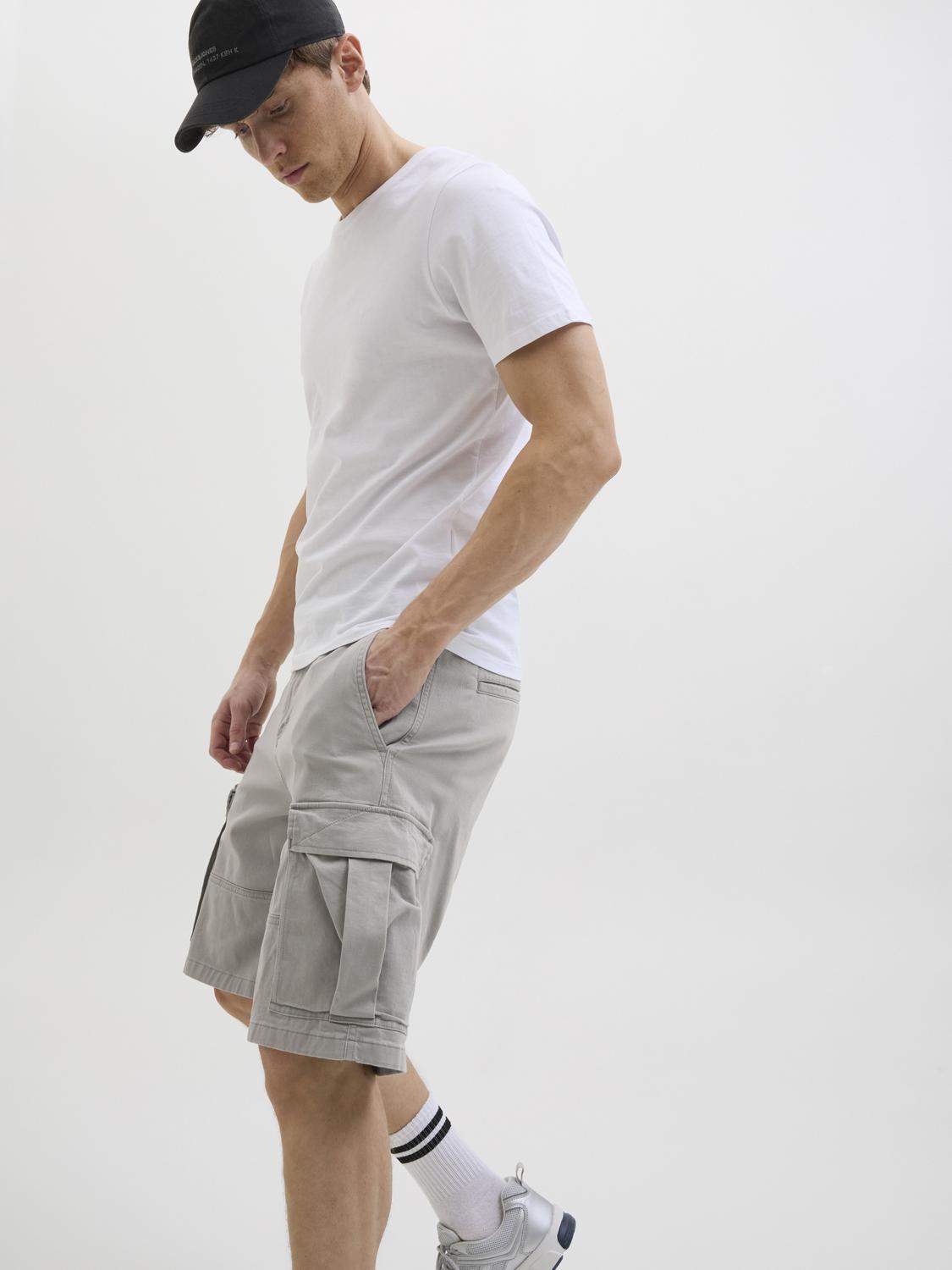 model_shot-creative