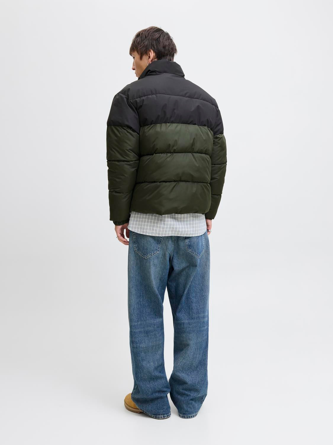 model_shot-back