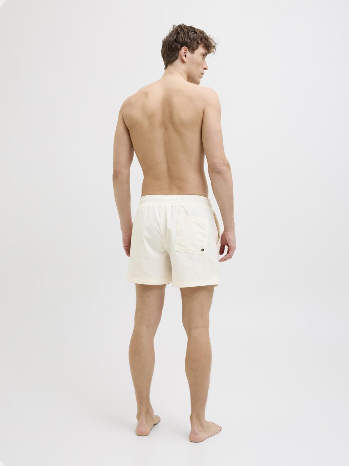 model_shot-back
