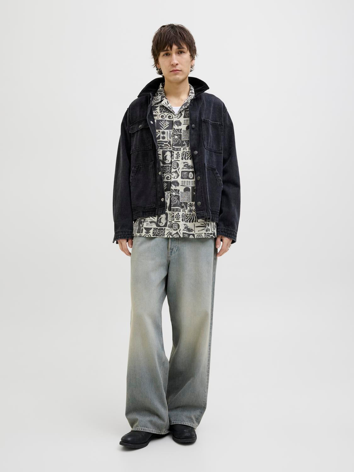 model_shot-front_full