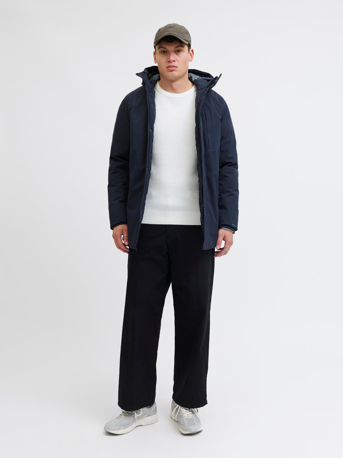 model_shot-front_full