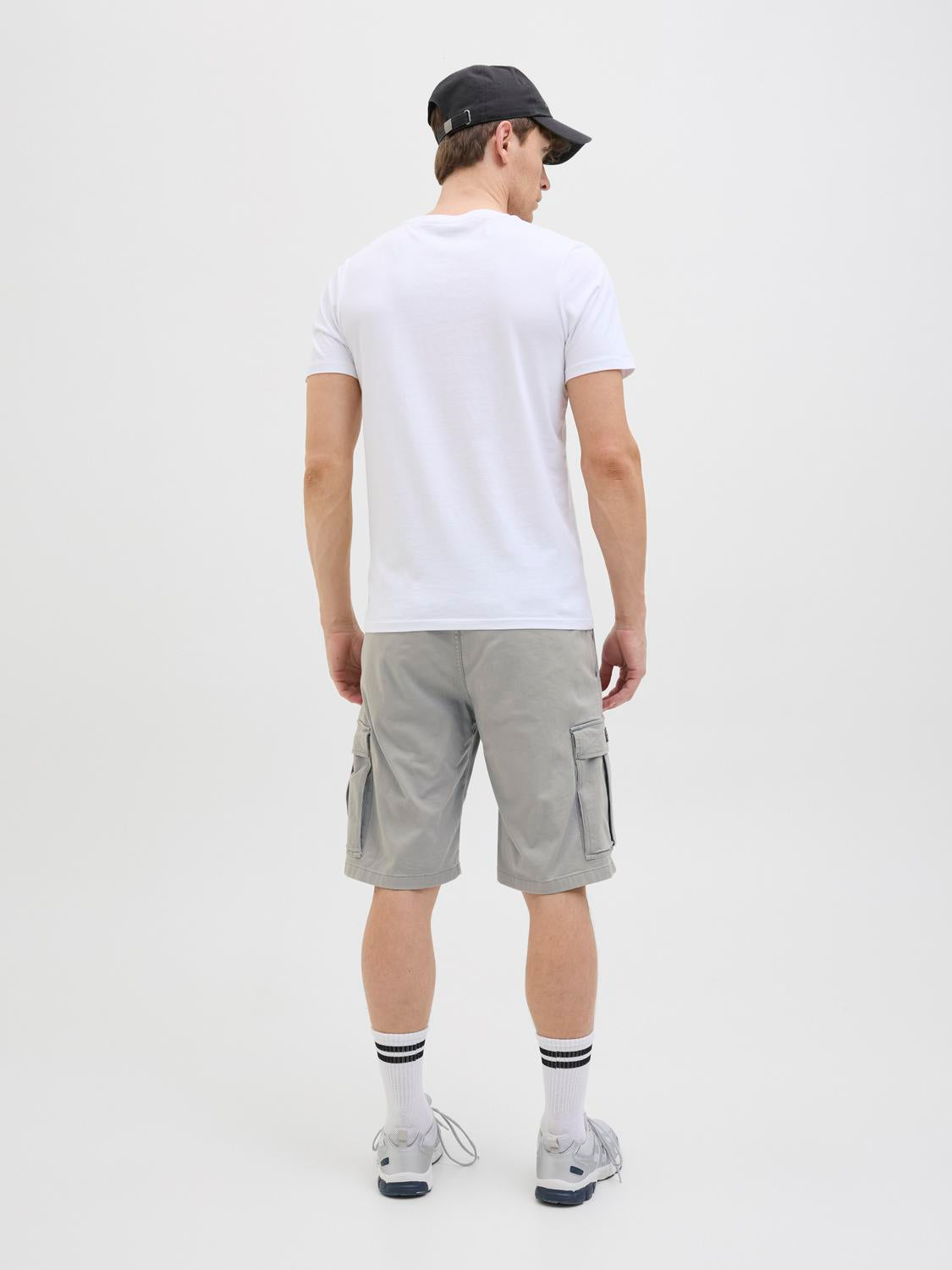 model_shot-back