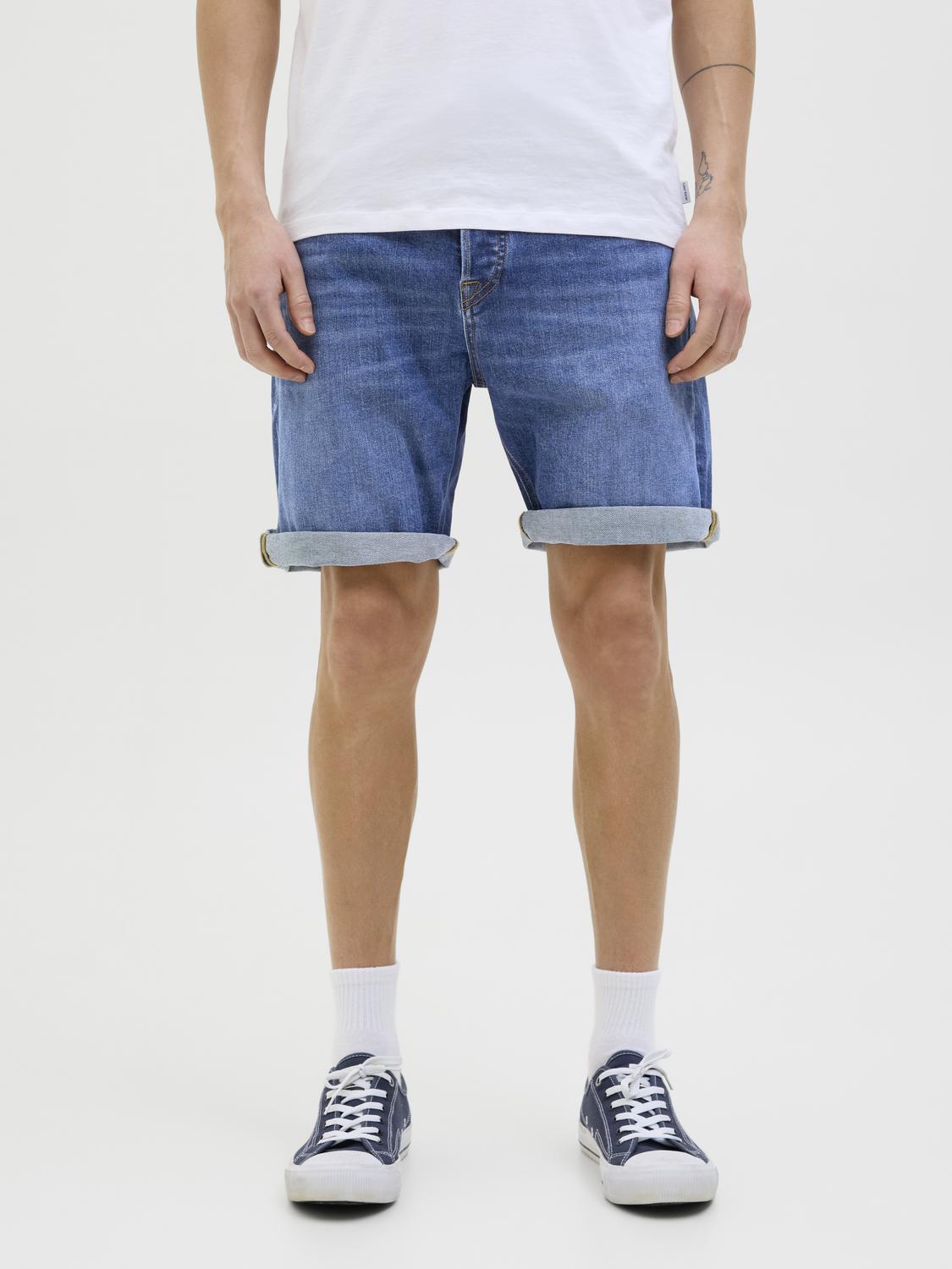 model_shot-front