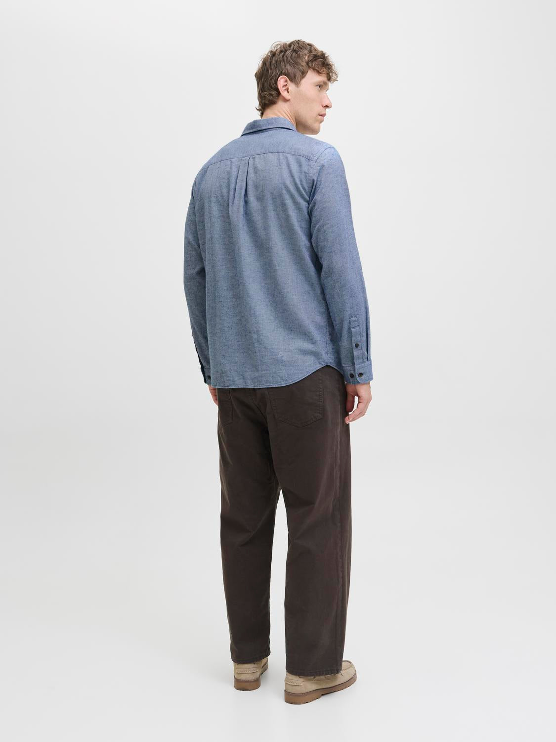 model_shot-back