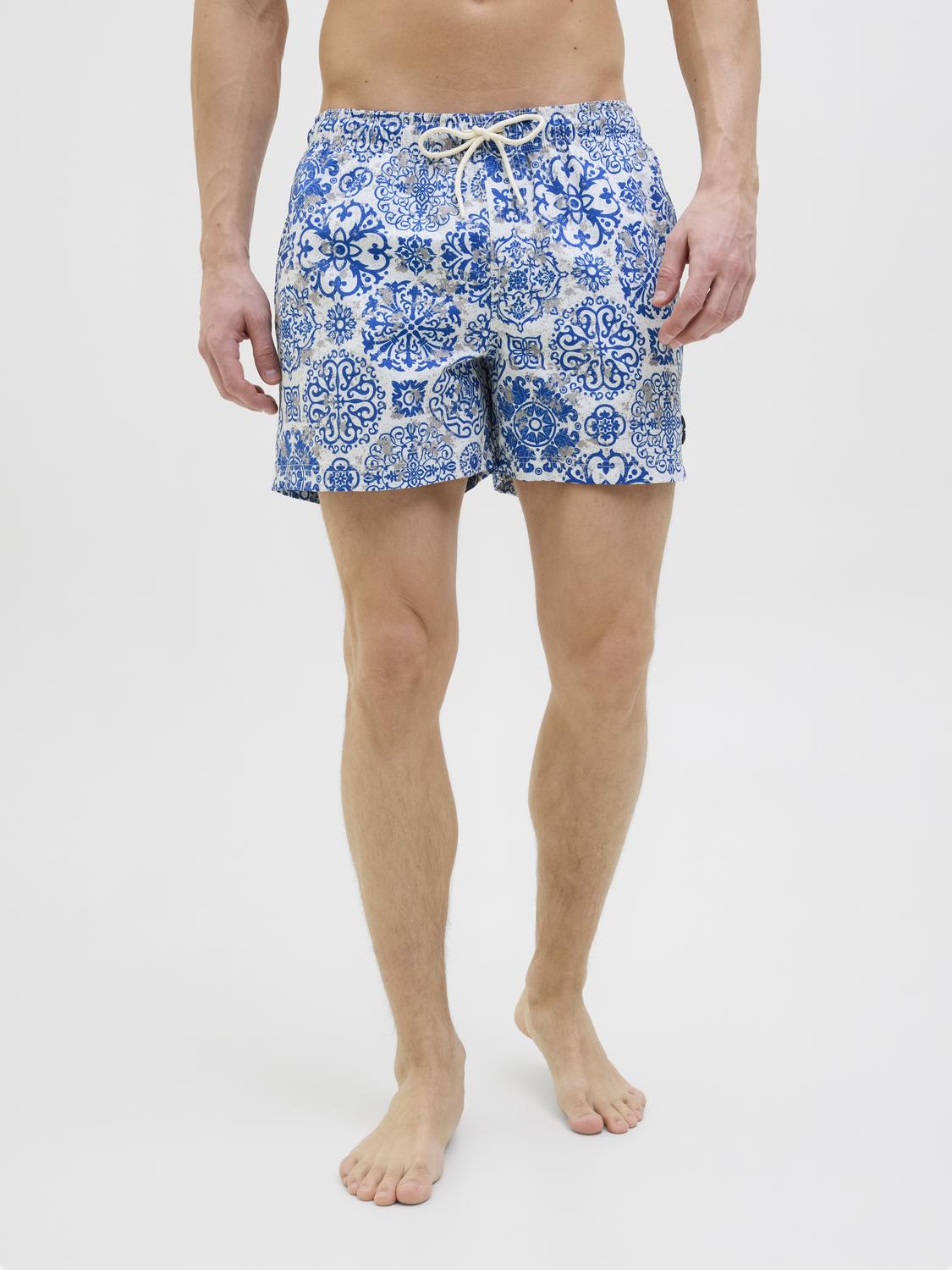 model_shot-front