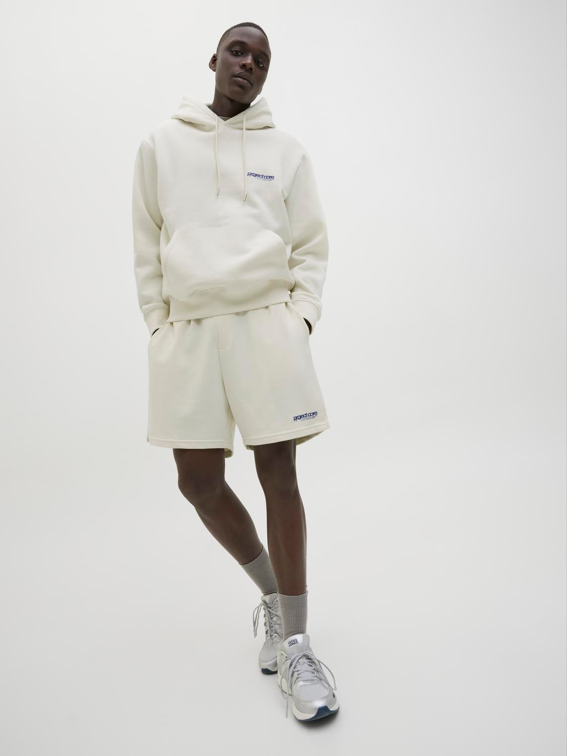 model_shot-creative