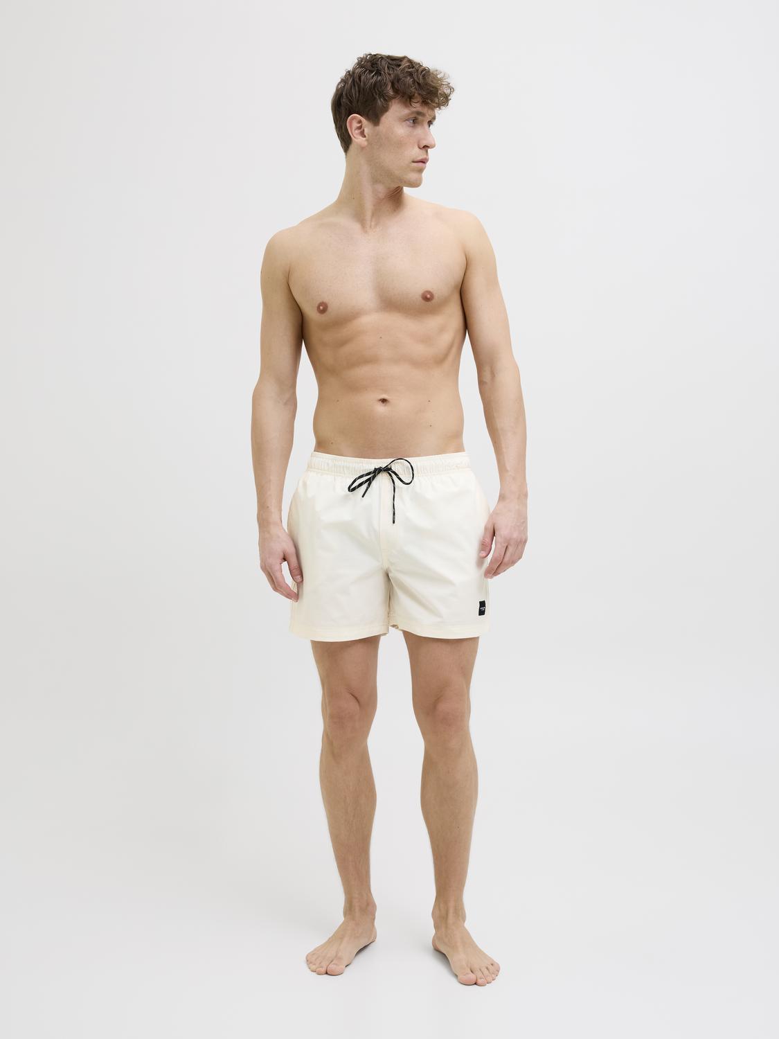 model_shot-front_full