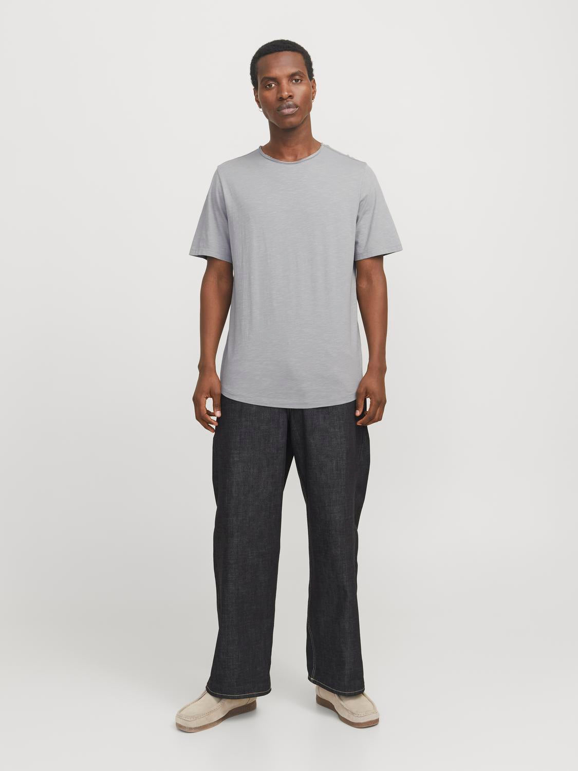 model_shot-front_full