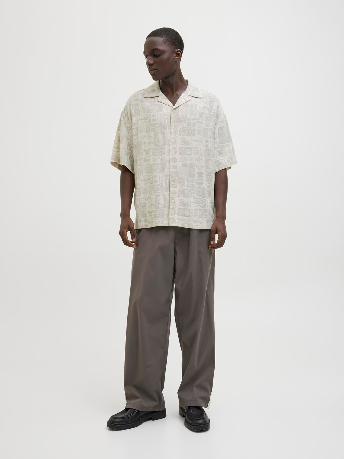 model_shot-front_full