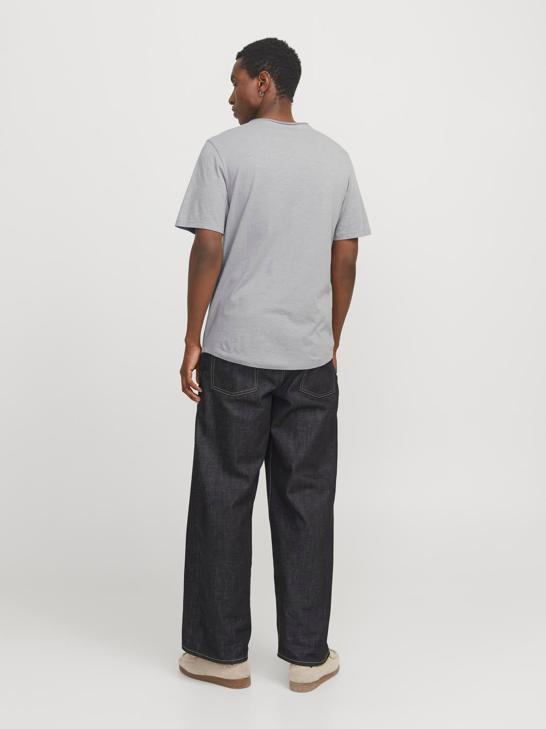 model_shot-back