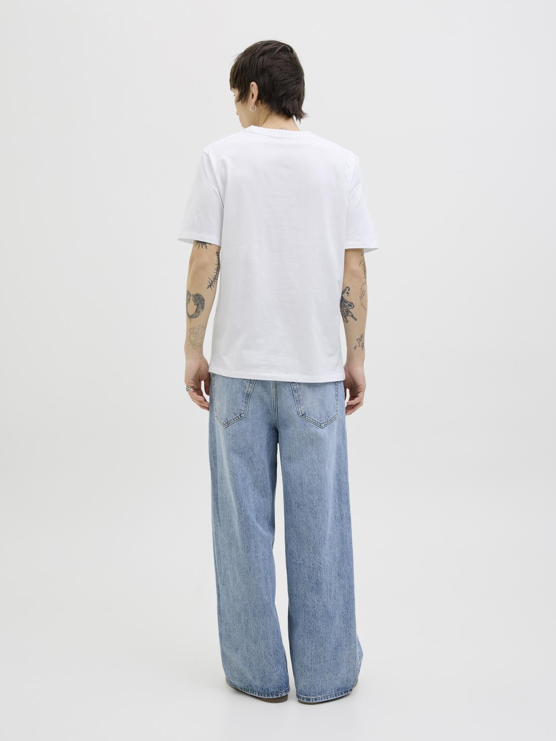 model_shot-back