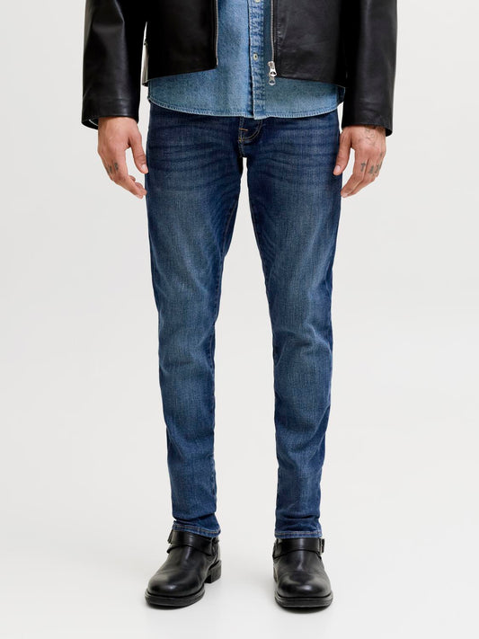 model_shot-front