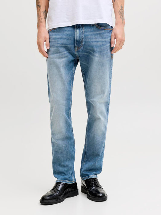 model_shot-front