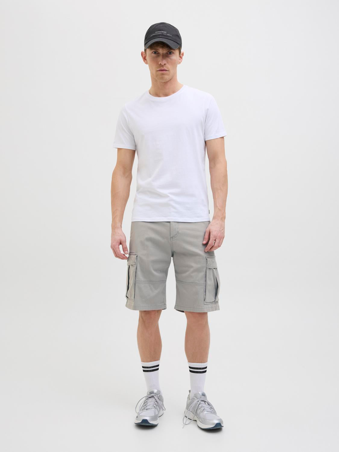 model_shot-front_full