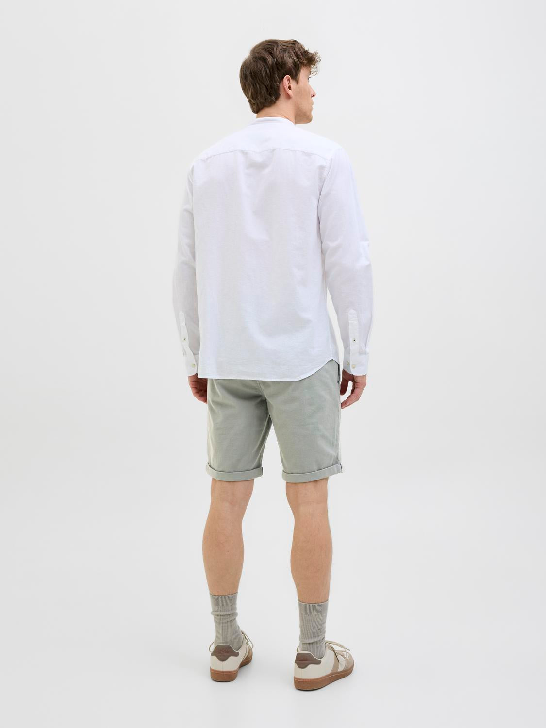 model_shot-back