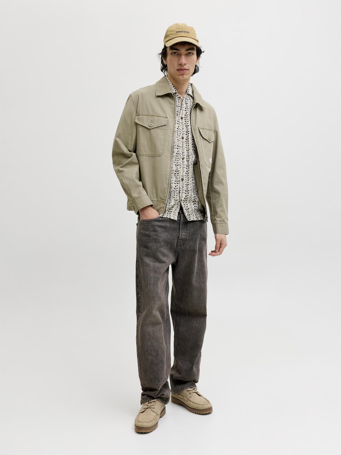 model_shot-front_full
