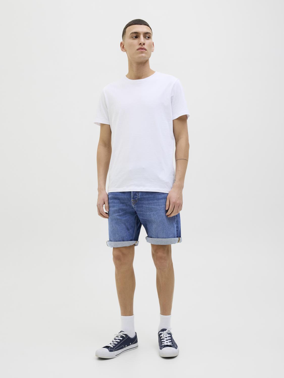model_shot-front_full