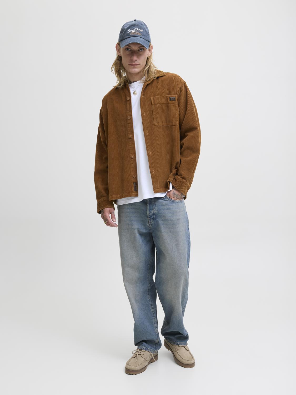 model_shot-front_full