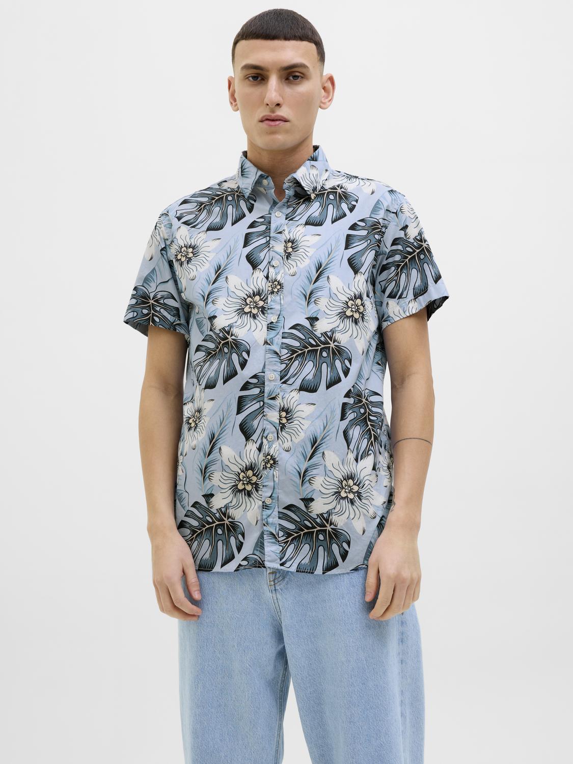 model_shot-front