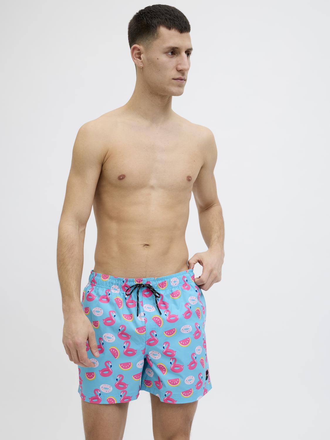 model_shot-creative