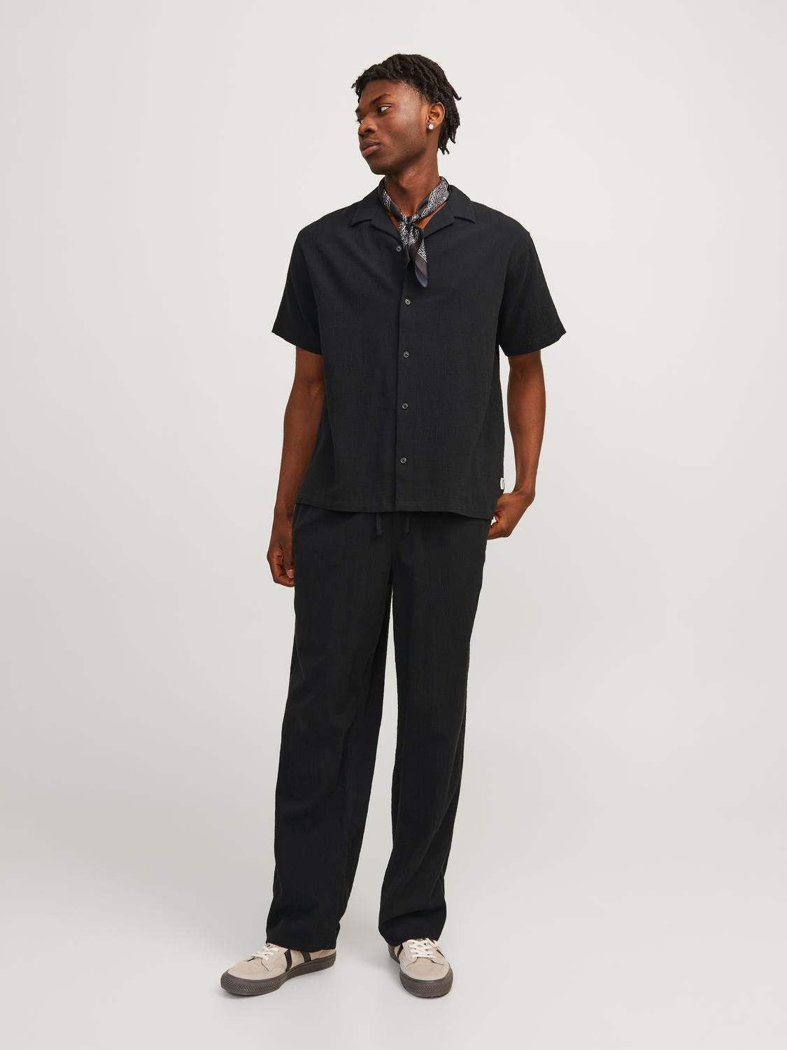 model_shot-front_full