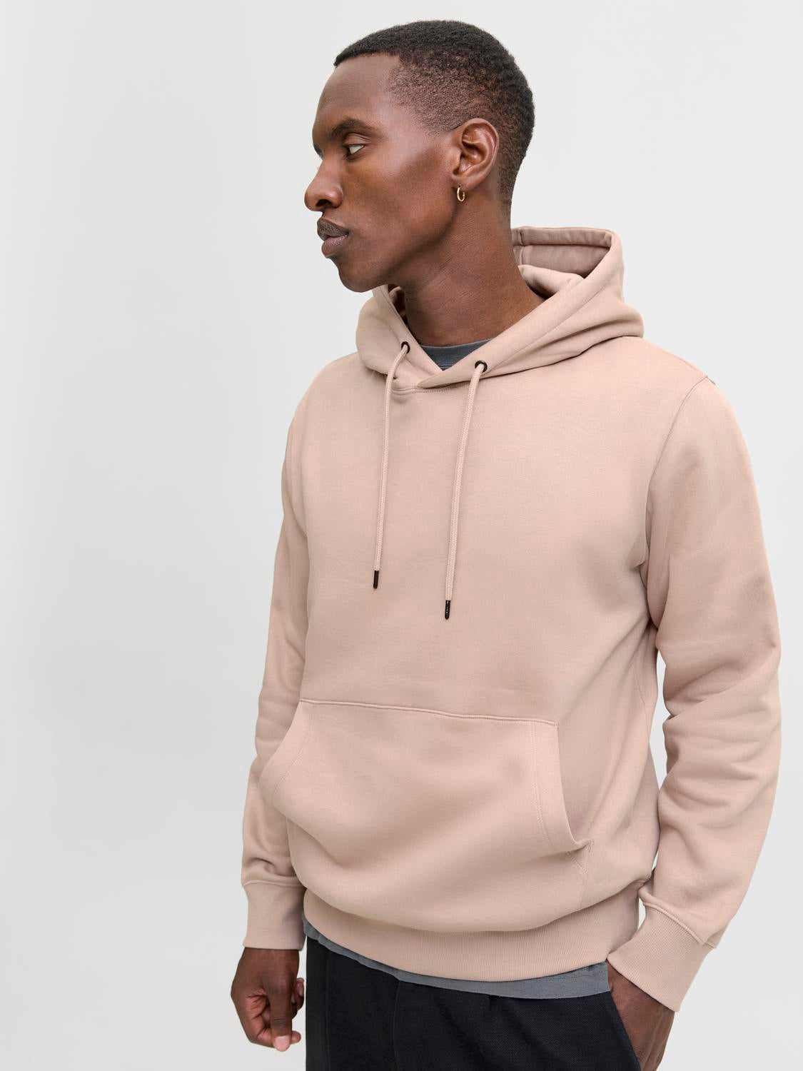 model_shot-creative