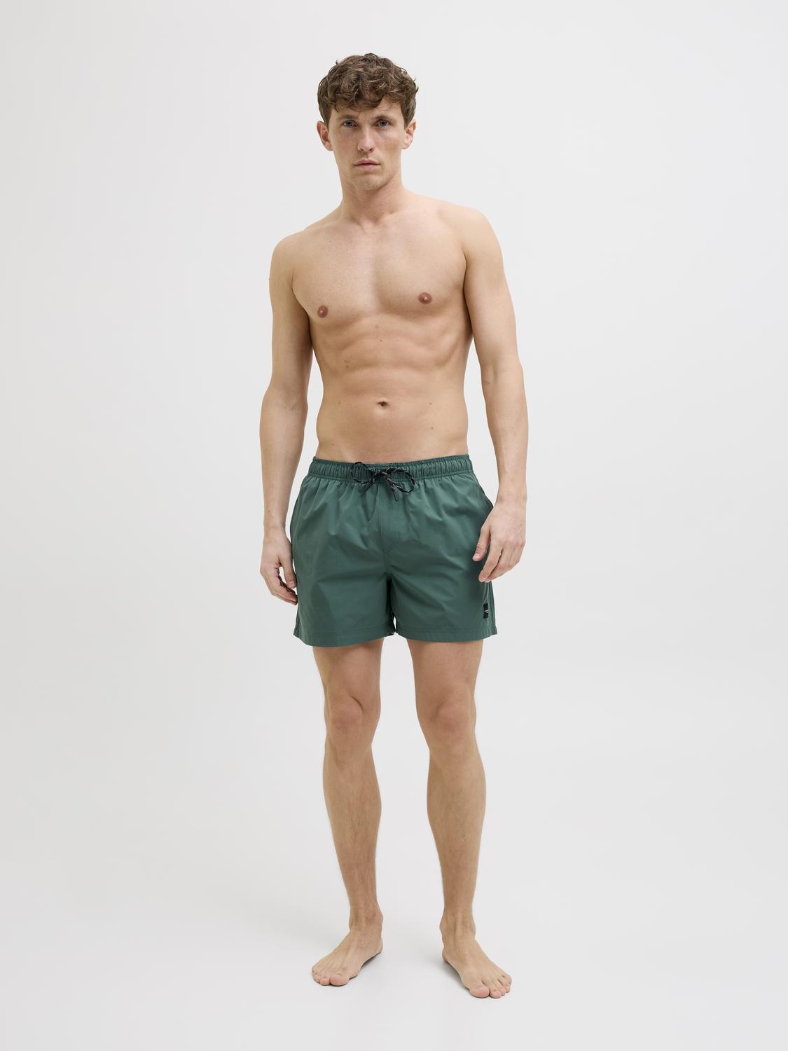 model_shot-front_full
