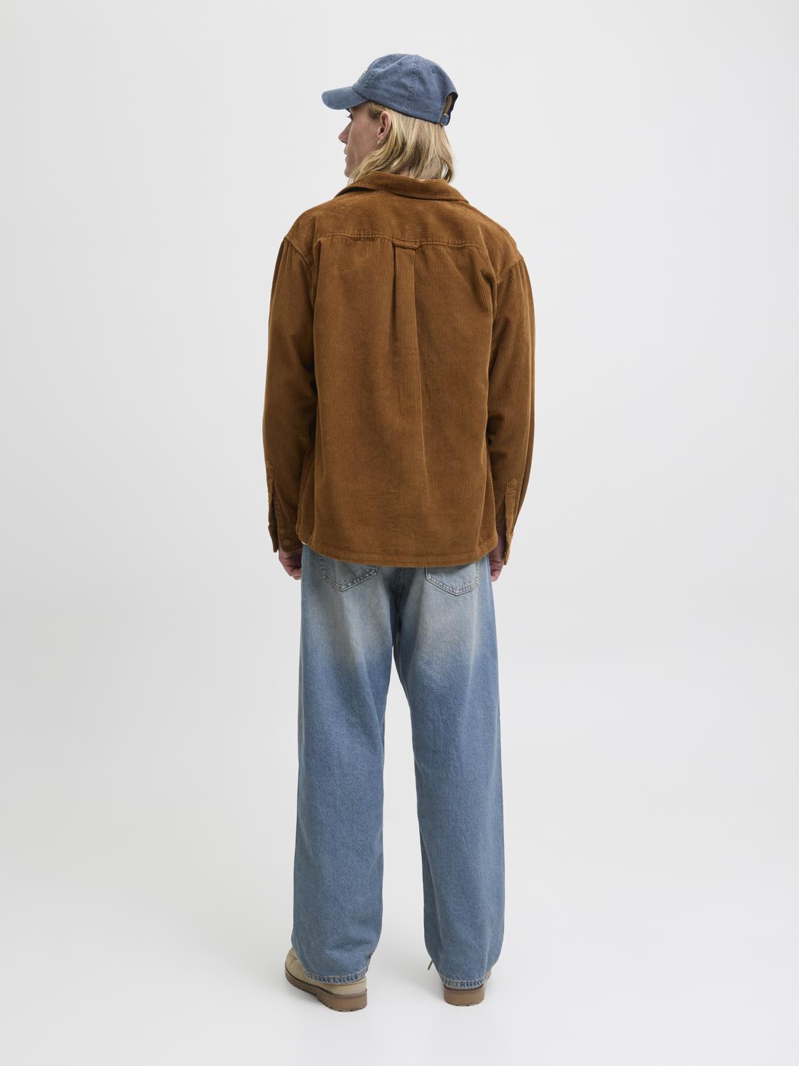 model_shot-back