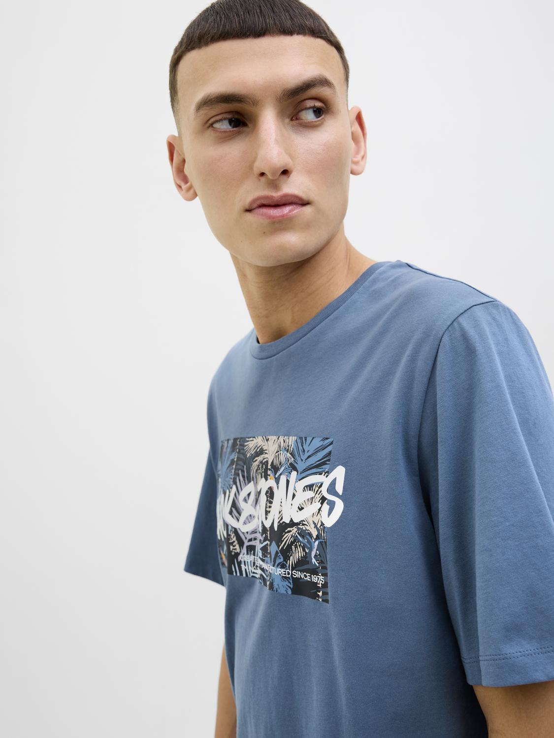 model_shot-creative