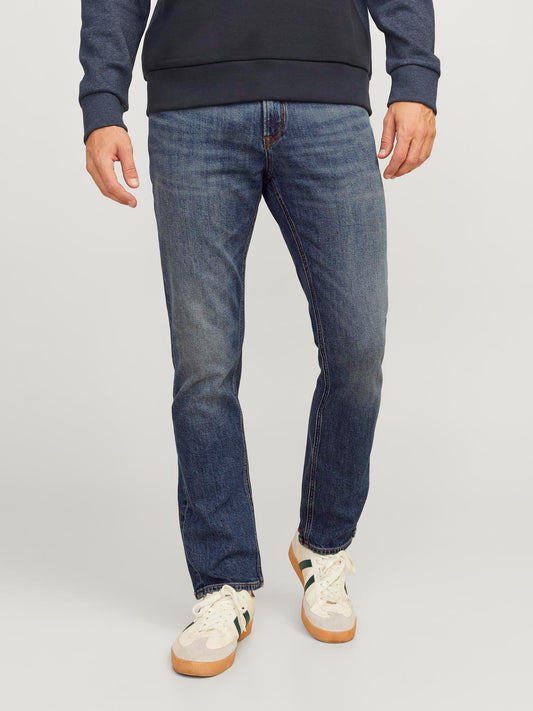 model_shot-front
