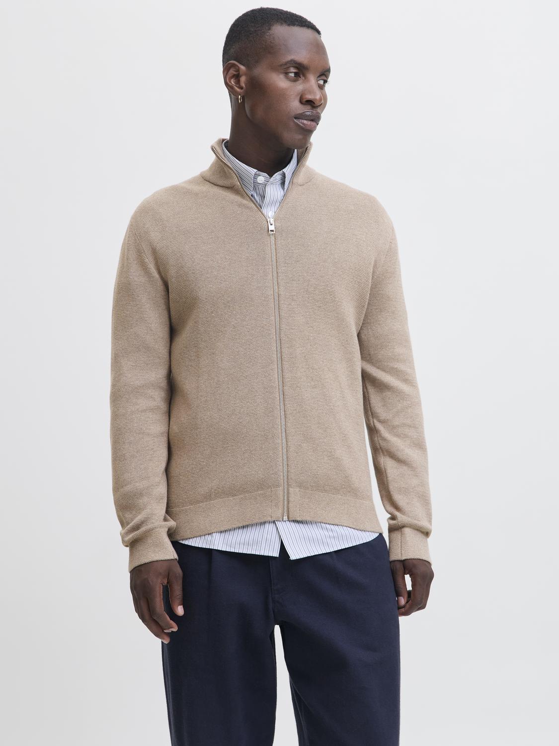 model_shot-front