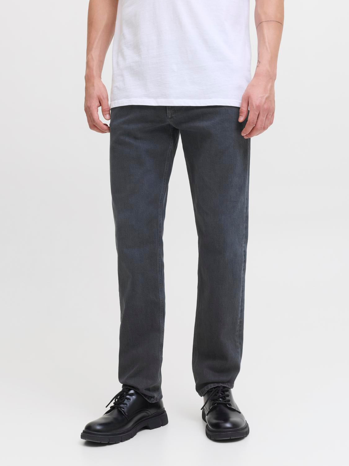 model_shot-front