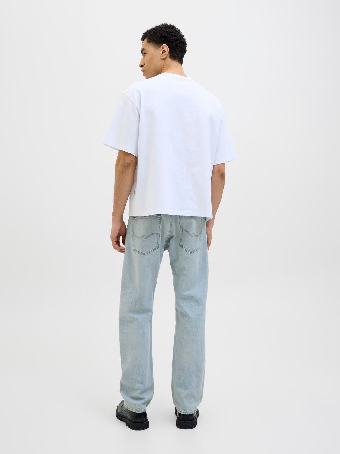 model_shot-back