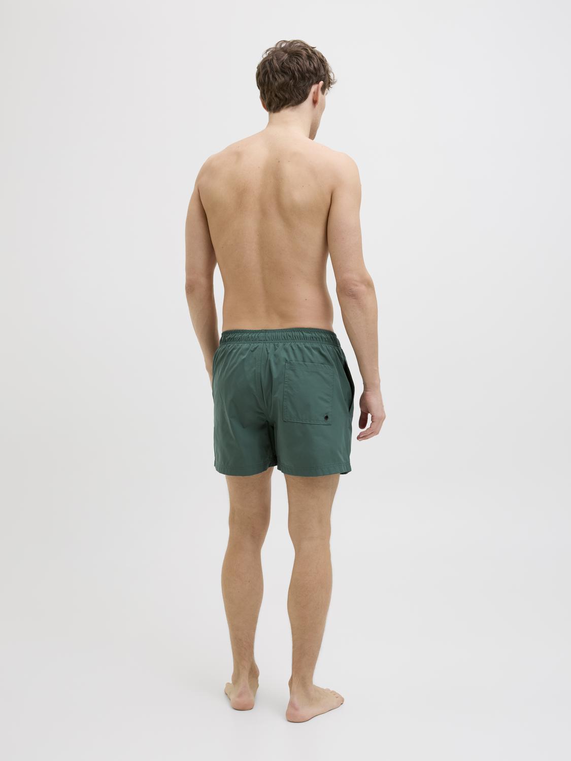 model_shot-back