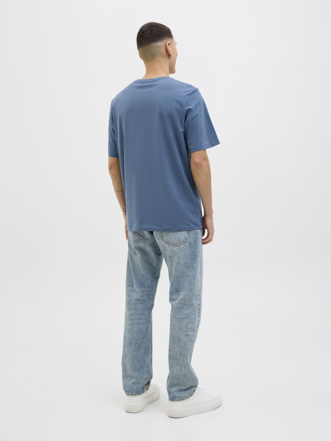 model_shot-back