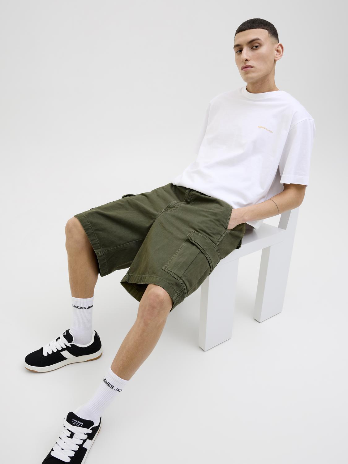 model_shot-creative