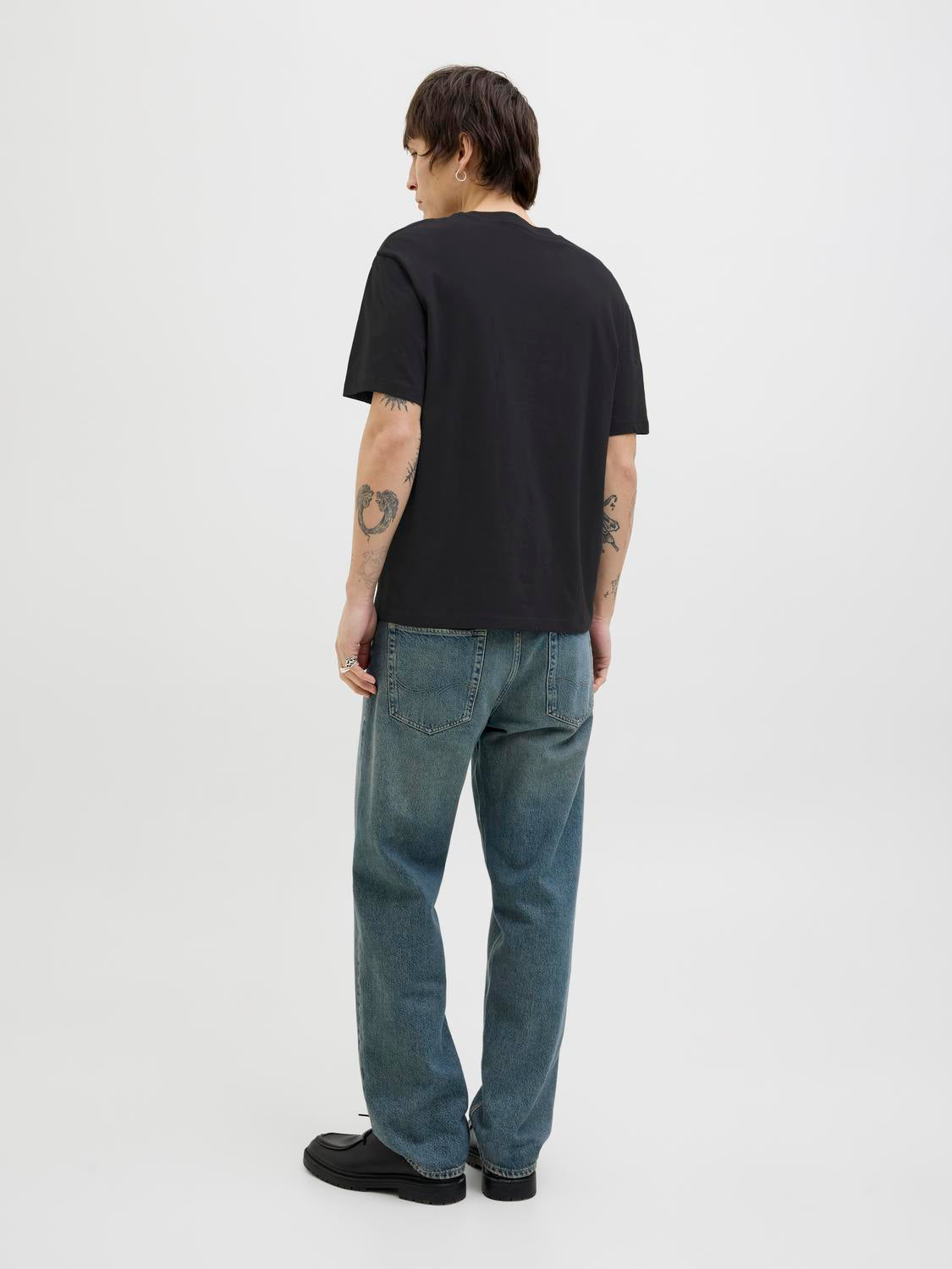 model_shot-back