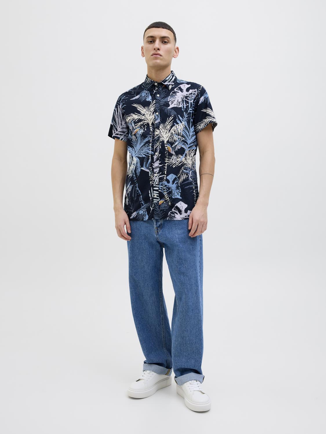 model_shot-front_full