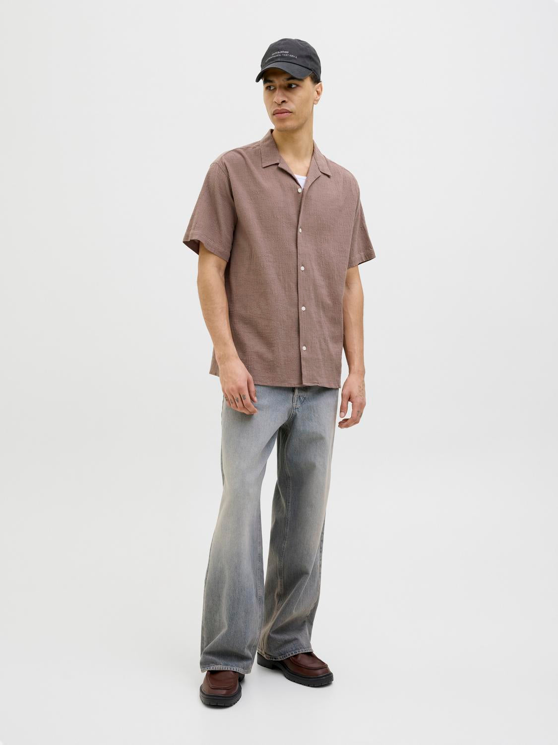 model_shot-front_full