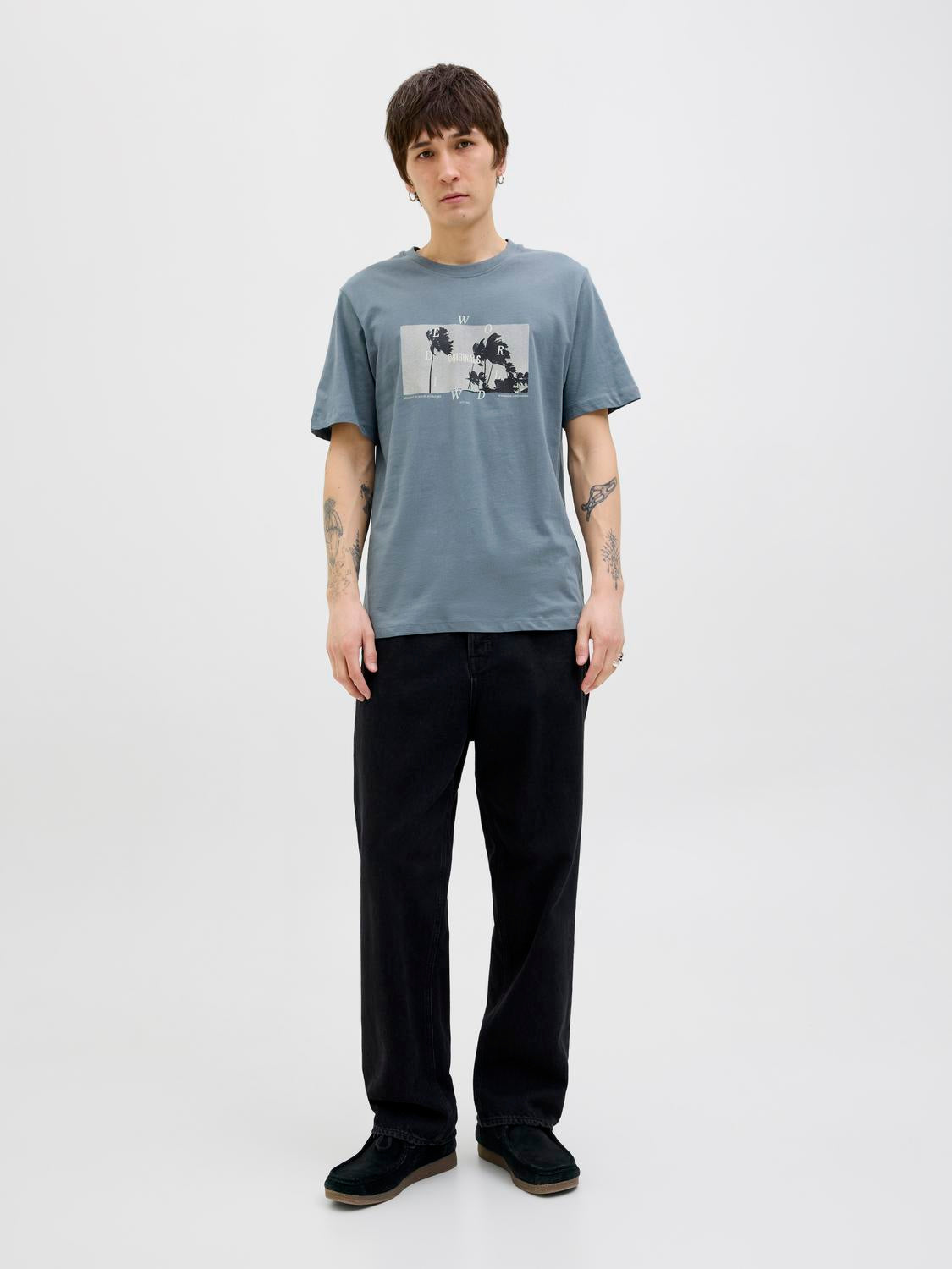 model_shot-front_full