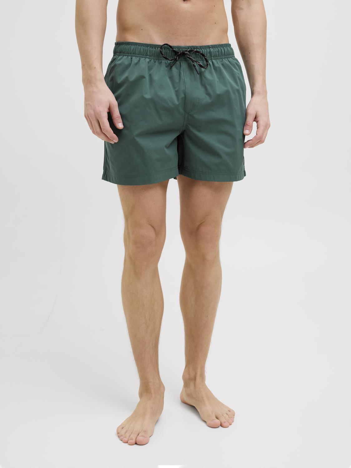 model_shot-front
