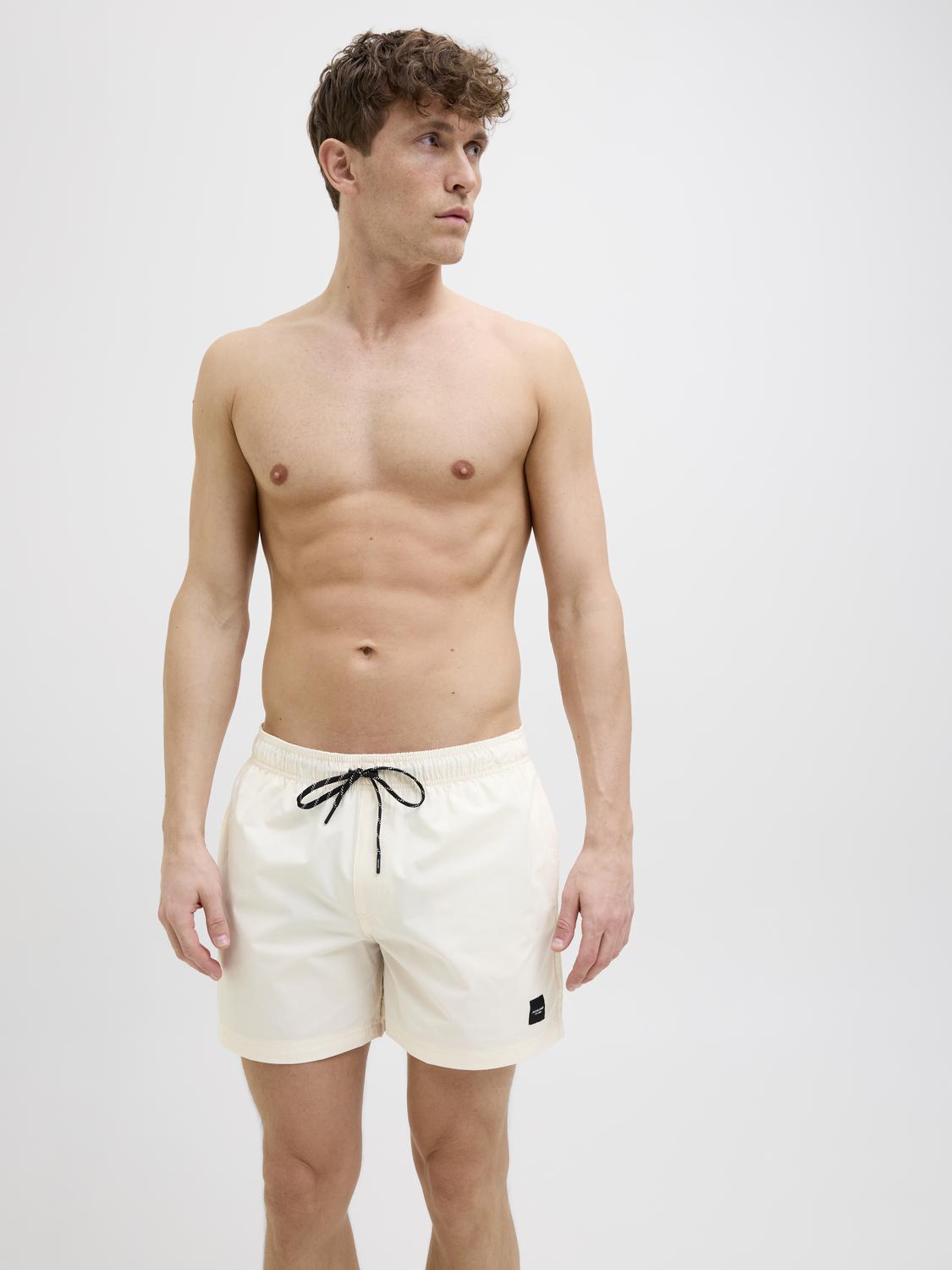 model_shot-creative