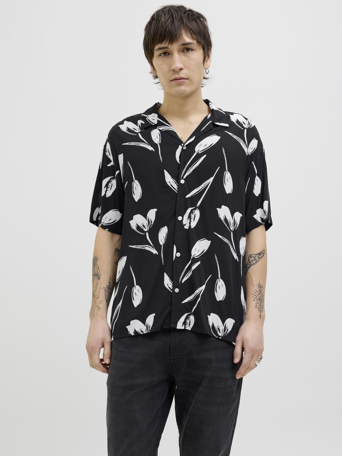 model_shot-front