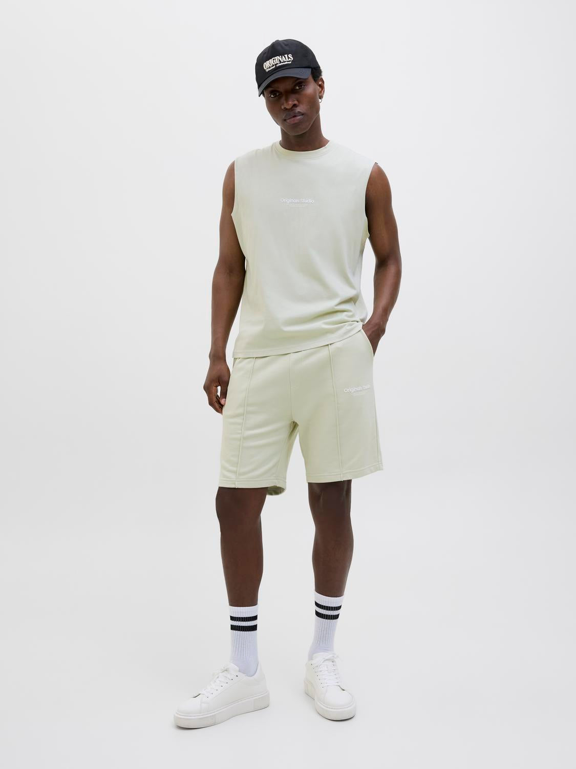 model_shot-front_full