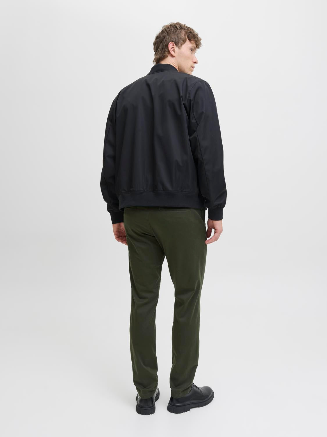 model_shot-back