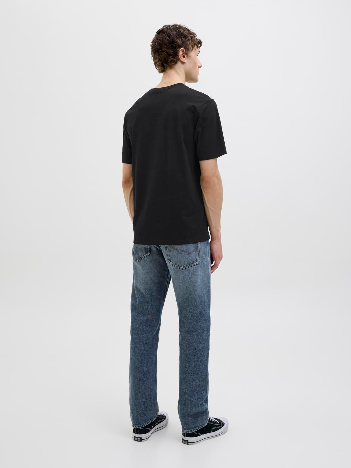 model_shot-back