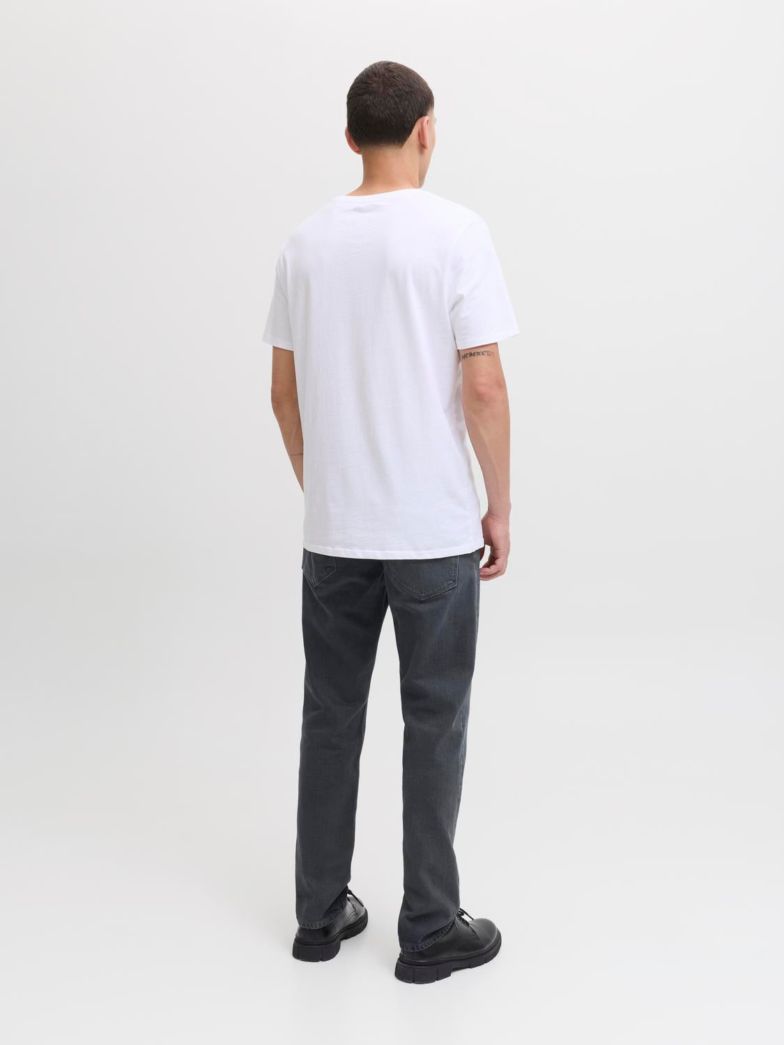 model_shot-back