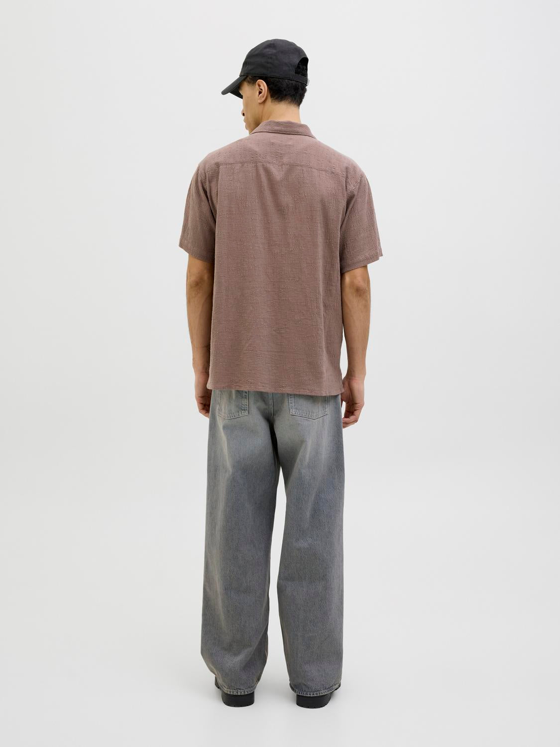 model_shot-back