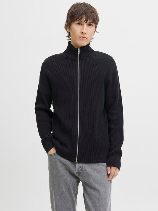 model_shot-front